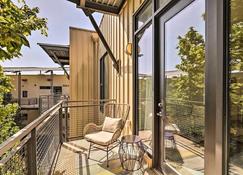 NEW Condo in HOT South Lamar location close to restaurants and nightlife - Austin - Balkon