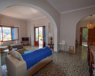 Cozy apartment with sea views,sunny terraces and walking distance from the beach - Soller - Obývací pokoj