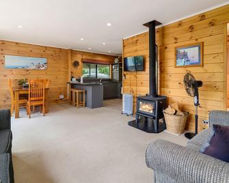 Ngongotaha Lakeside Lodge - רוטורואה - סלון