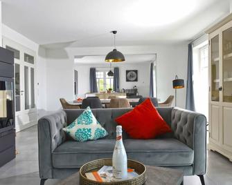 Luxus-Strandhaus 'Nordperd' in Lobbe mit Meerblick, Kamin, Sauna - F661 - Middelhagen - Living room