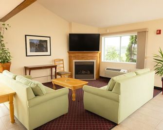 Royal Inn & Suites Milaca - Milaca - Sala de estar