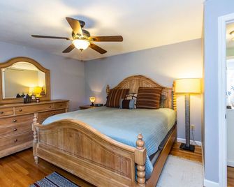 4BR, 2Bath Beach Home in desirable Ocean Ridge, near Green Hill Beach & more! - Wakefield - Habitación