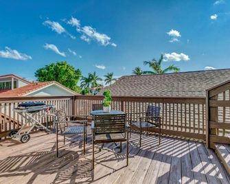 Awesome Cottage Close to the Beach in West Palm Beach, Florida - West Palm Beach - Balcony