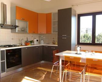 2 Bedroom Apartment With Roof Terrace In Siderno Marina, South Italy - Siderno - Cucina