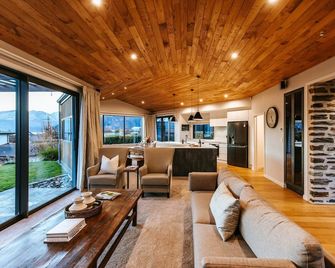 Te Moana - Lake Views - Sleeps 7 - Wanaka - Salon