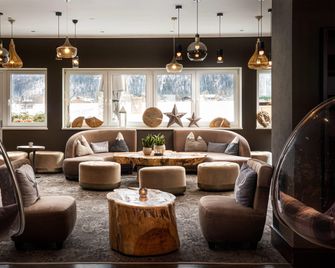 Kuhotel Steinplatte, Trademark Collection by Wyndham - Waidring - Lounge