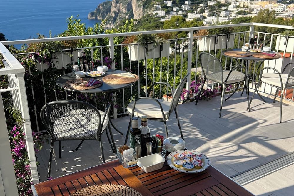 هوتل لا ريجينيلا - كابري - شرفة