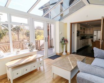 Harbour Lights, Family Friendly, Luxury Holiday Cottage In Torquay - Torquay - Living room