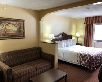 Red Roof Inn & Suites Chestertown - Chestertown - Bedroom