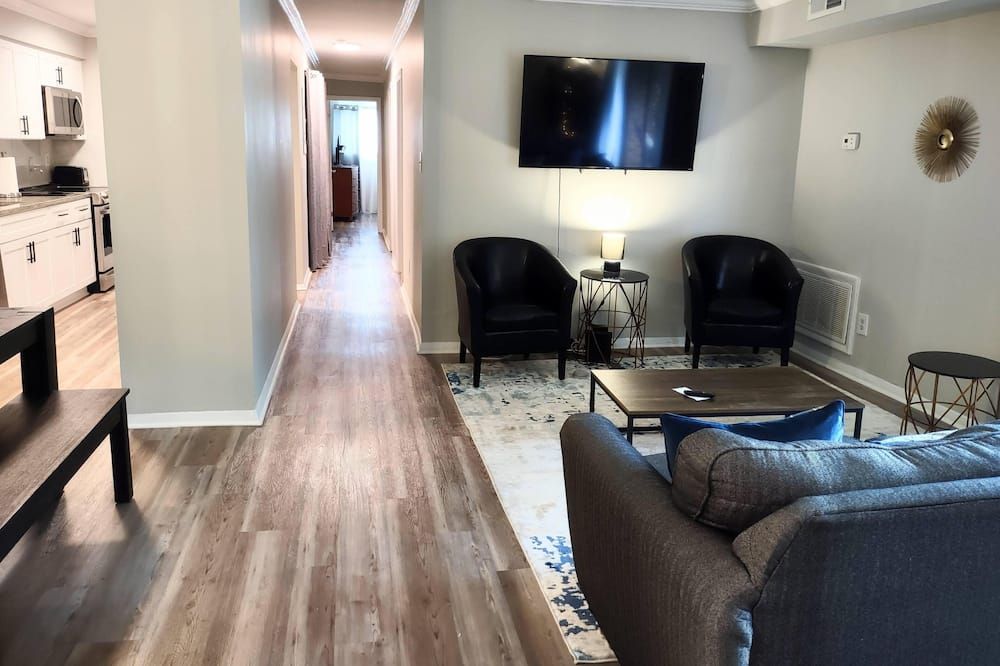 Idyllic Central Raleigh condo-3br/2bath - راليغ - غرفة معيشة