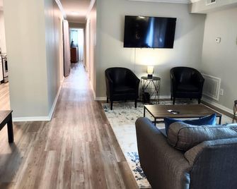 Idyllic Central Raleigh condo-3br/2bath - Raleigh - Ruang tamu