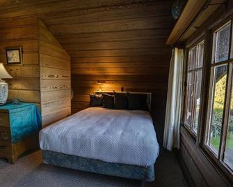 The Captains Quarters - Fort Bragg - Bedroom