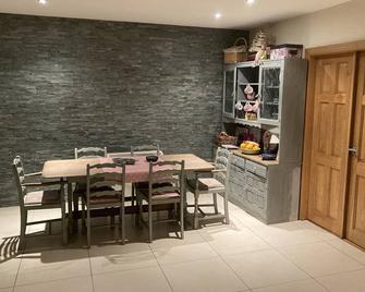 Beautiful Central 3-Bed House in Co Clare - Miltown Malbay - Dining room