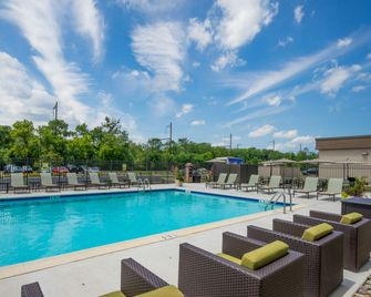 Holiday Inn Express & Suites Ft. Washington - Philadelphia By IHG - Fort Washington - Piscina