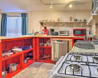 Idyllic Española Casita w/ Charcoal Grill - Española - Keuken