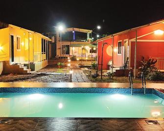Green Meadows Farm Stay - Chandoli - Piscina
