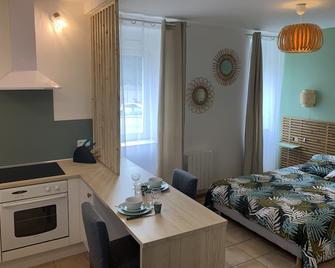 The source, 30 m2 house, village center, in a renovated house with 4 flats - Vallon-Pont-d'Arc - Schlafzimmer