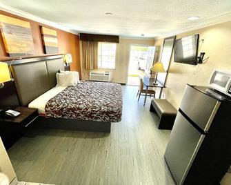 Luxury Inn & Suites Liberty - Liberty - Спальня