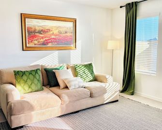 Cozy 3 Bedroom Home - 30 min from DFW Airport and Downtown Fort Worth - Rhome - Sala de estar