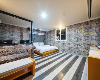 Gimcheon Ex - Gimcheon - Habitación