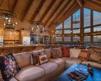 Teton Riverfront Retreat | Spacious, Peaceful, Perfect for Family Adventures - Victor - Sala de estar