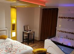 SPA Celyna appartement avec jacuzzi privatif - Lyon - Phòng ngủ
