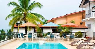 Hotel Barmoi - Freetown - Piscina