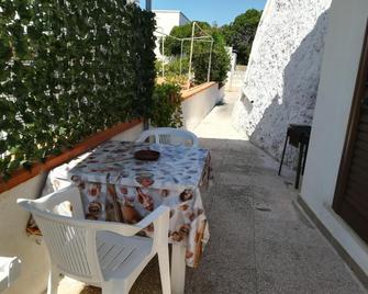Stanza B&B Posto Rosso - Torre San Giovanni - Innenhof
