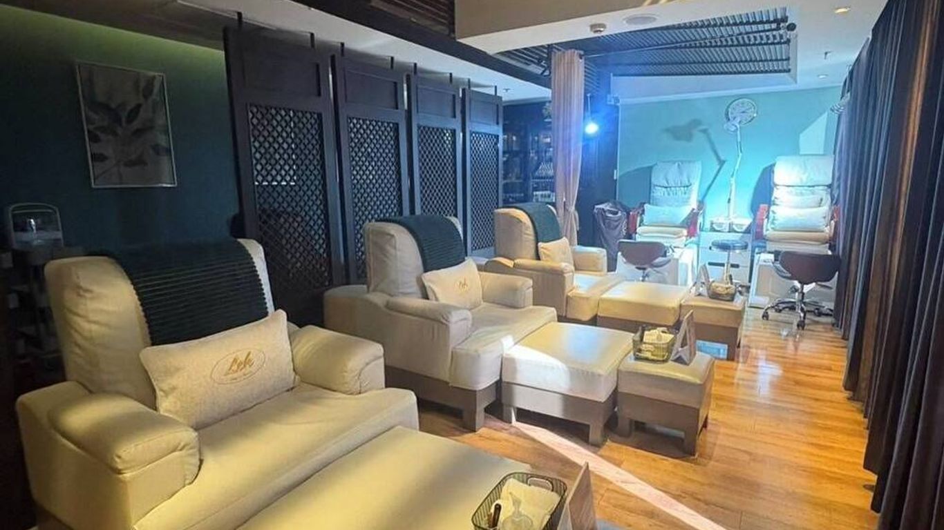 The Quarter Hualamphong By Uhg