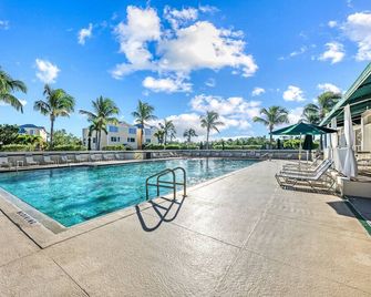 Full Duplex on Longboat Key, Walk to the Gulf + Cedars East Club Access - Longboat Key - Басейн