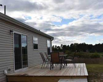 Apple Blossom Cottage- well equipped cottage in a country setting - Beulah - Patio
