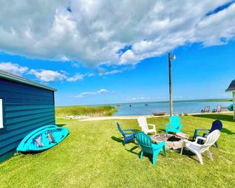 Happy New Year - New Lake Huron Lakefront Getaway! - Standish - Patio