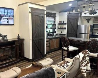 Yellowstone Theme Cabin At Efa - Rogersville