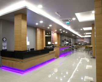 Holiday Inn Express Manisa - West By IHG - Magnesia am Sipylos - Rezeption
