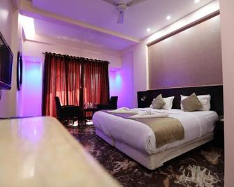Hotel Aristro - Lonavala - Habitación