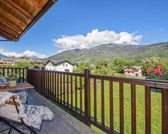 'The Mountain B&b' - Ski, Mtb & Beautiful View - Private Parking - Aosta - Varanda