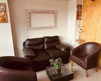 Hogar y Buen Clima en Tarma - 타르마 - 거실