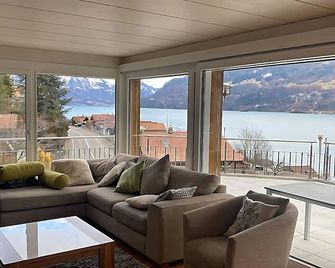 Ultra Luxurious House Lake view - 니데리드 바이 인털라큰 - 발코니