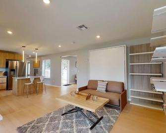 Award-Winning, Newly Built Eco-Home - Champaign - Living room