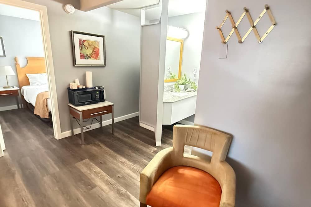 Naval Suites by FairBridge - Bremerton