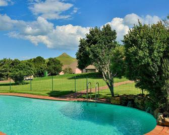 Little Switzerland Resort - Bonjaneni - Piscina
