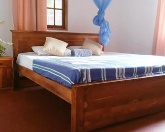 Charming 2-Bed Apartment in Weligama - Weligama - Soverom