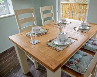 Canada Lodge and Lake - Cowbridge - Comedor