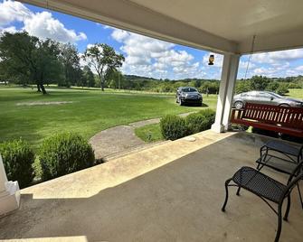 Near Jack Daniels, Tims Ford, & More! - Fayetteville - Patio