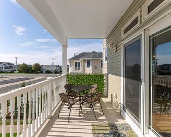 407 E Palm Rd, Unit 107 - Wildwood Crest - Balcony