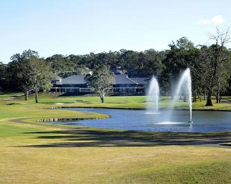 Riverside Oaks Golf Resort - Windsor - Patio