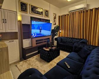 Homestay Syaaban Kamunting Taiping Batu Kurau Ulu Sepetang - Kamunting - Living room