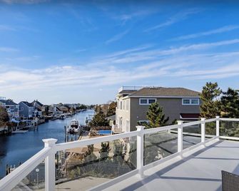 Fabulous 6-bedroom house with Pool in Loveladies LBI - Barnegat Light - Balcony