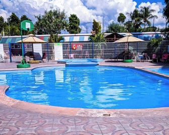 Auberge Pont-Gaudin - Gonaïves - Piscina