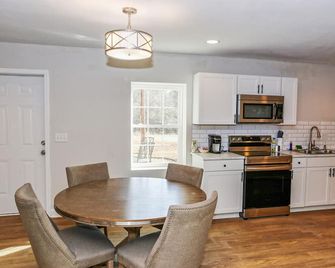 Farm Lodge with Beautiful Open Floor Plan - Lincolnton